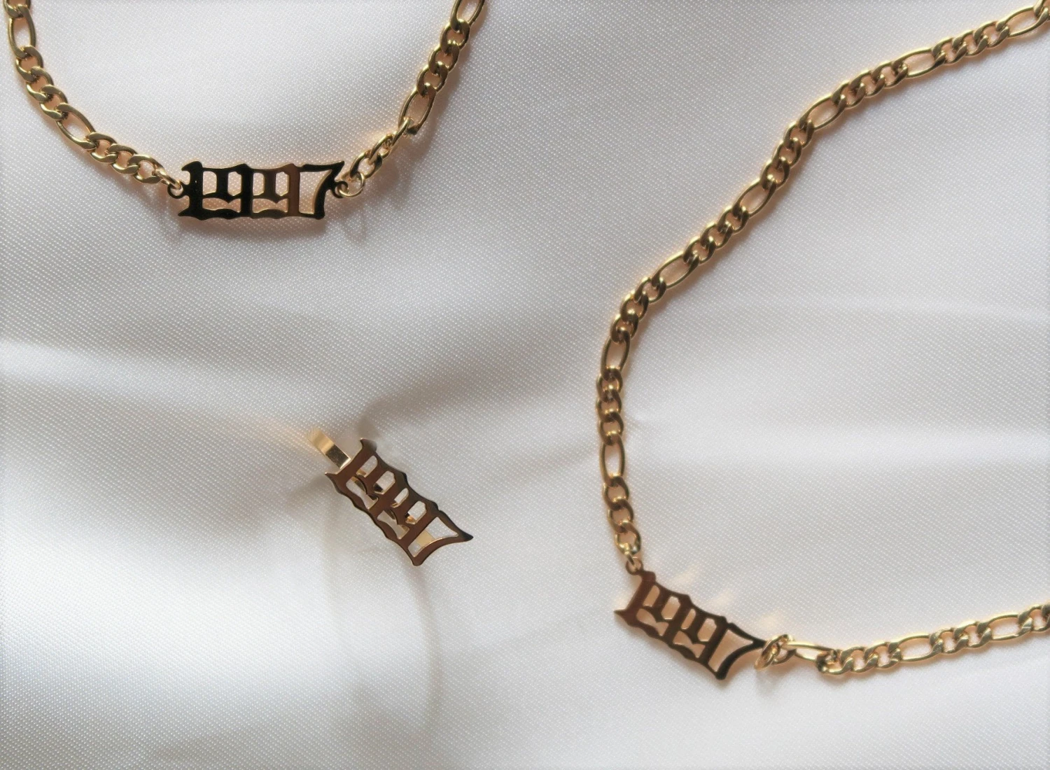 Jahreszahl Gothic Armband | 14K Vergoldet – Bild 4