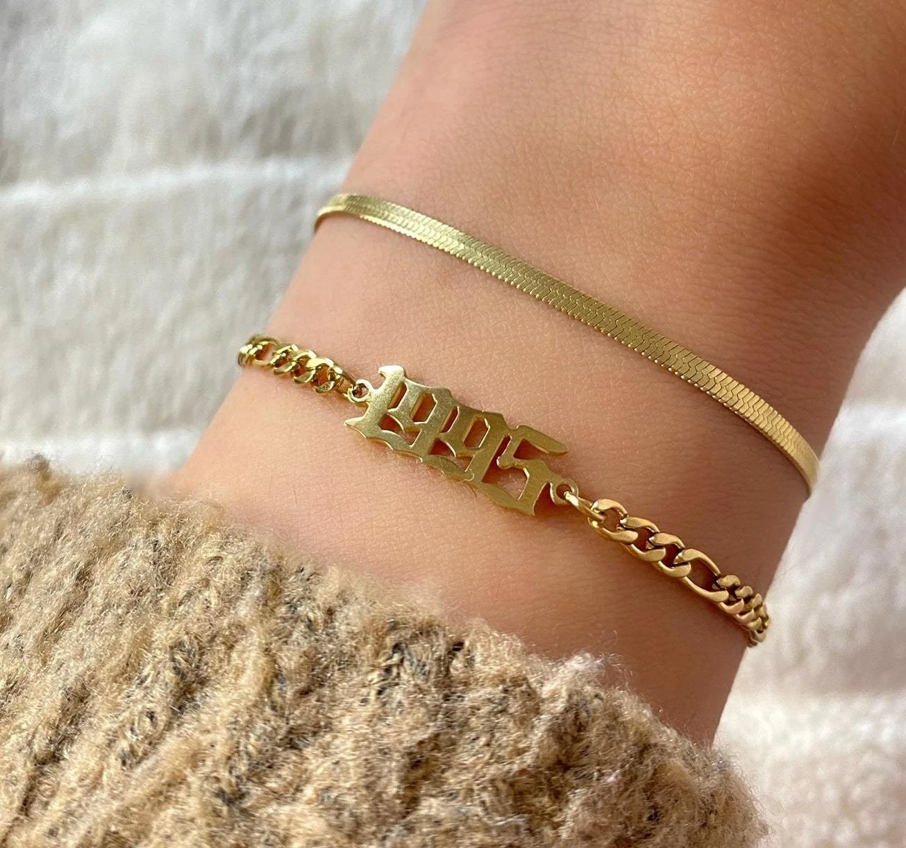 Jahreszahl Gothic Armband | 14K Vergoldet – Bild 2