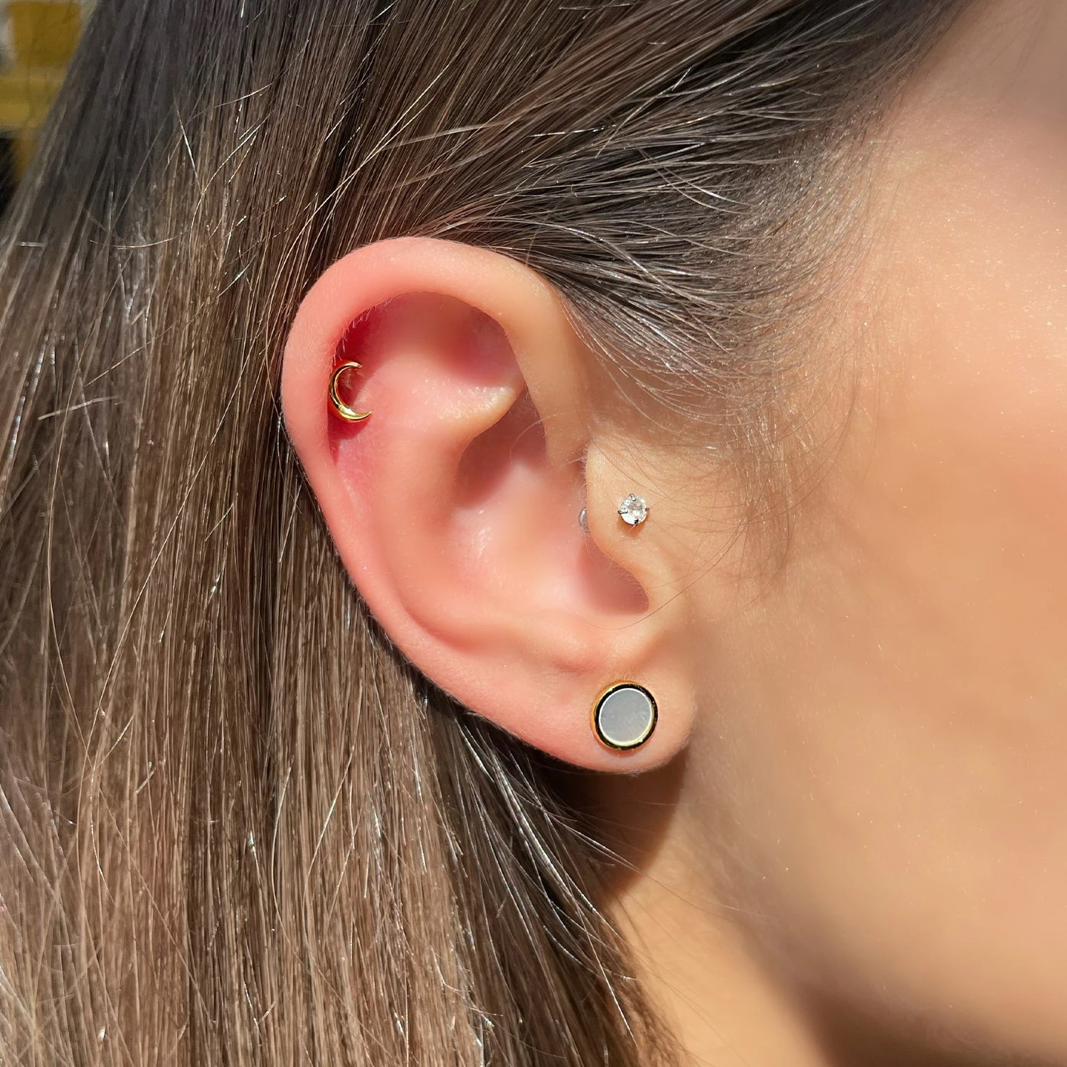 White Shimmer Ohrstecker | 18K Vergoldet â Bild 2